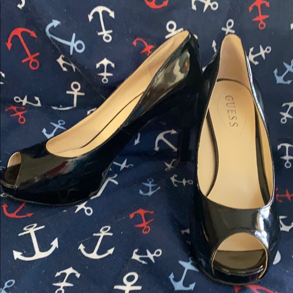 Black patent guess heels
